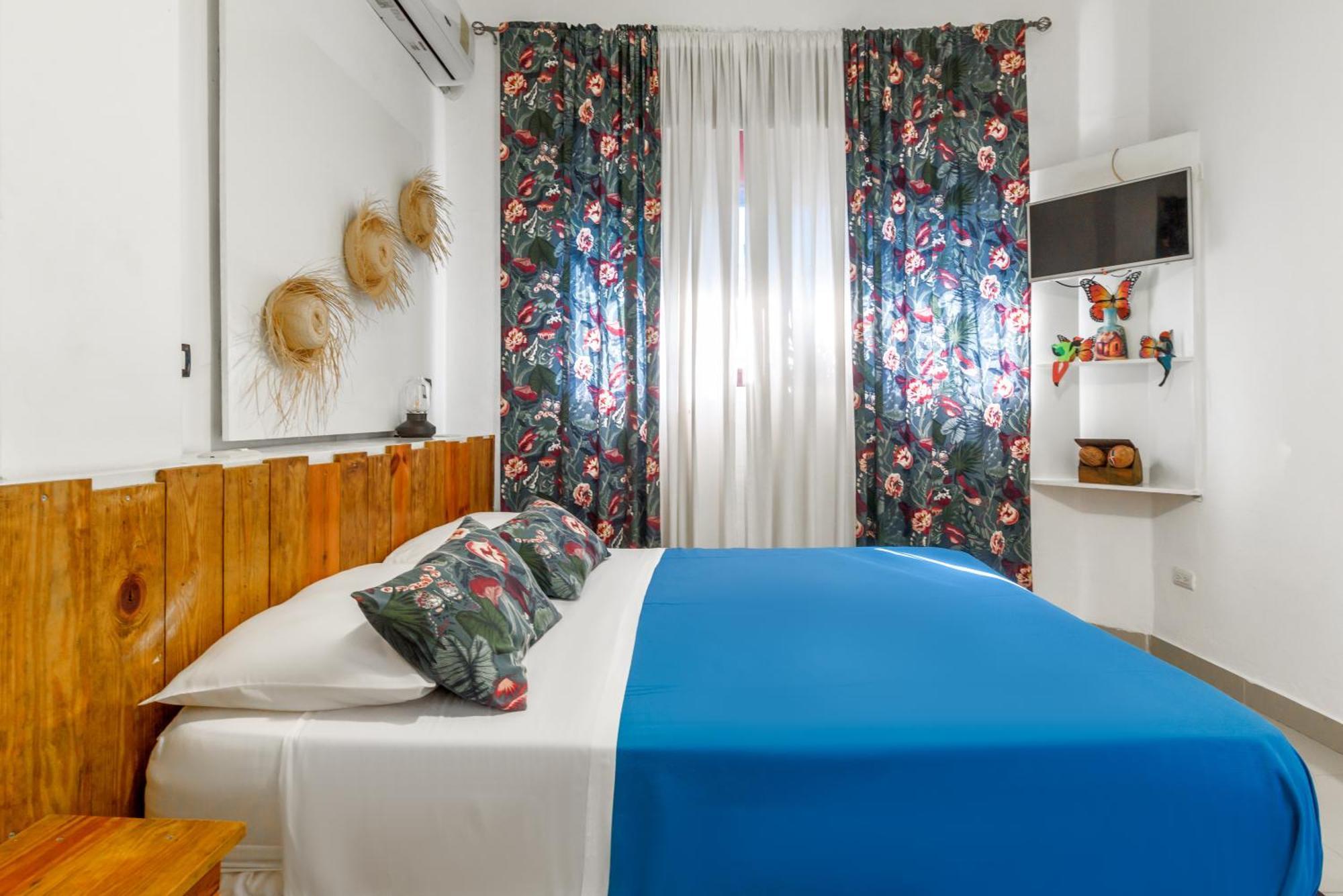Hostal Mama Mambo - Zona Colonial Санто Доминго Екстериор снимка